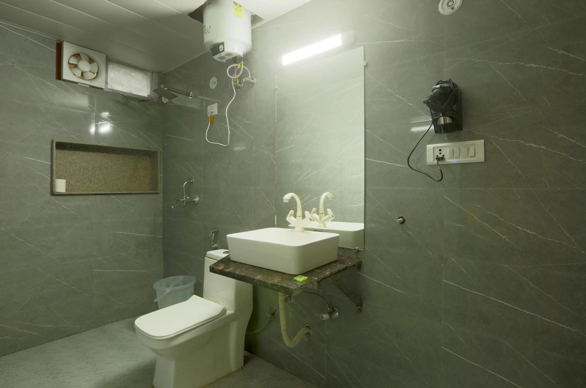 Hotel Triton Grand At Delhi Airport นิวเดลี ภายนอก รูปภาพ