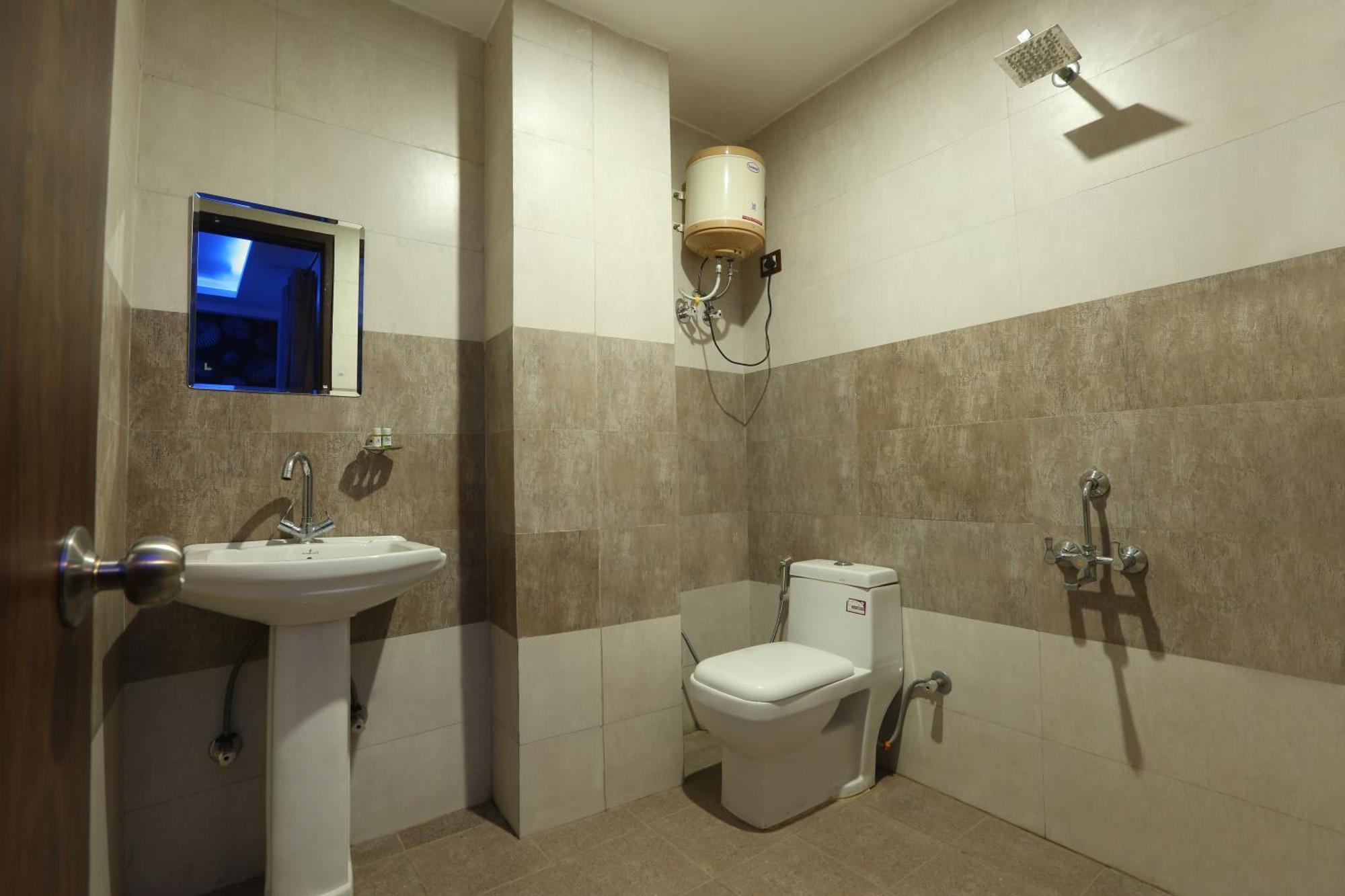 Hotel Triton Grand At Delhi Airport นิวเดลี ภายนอก รูปภาพ